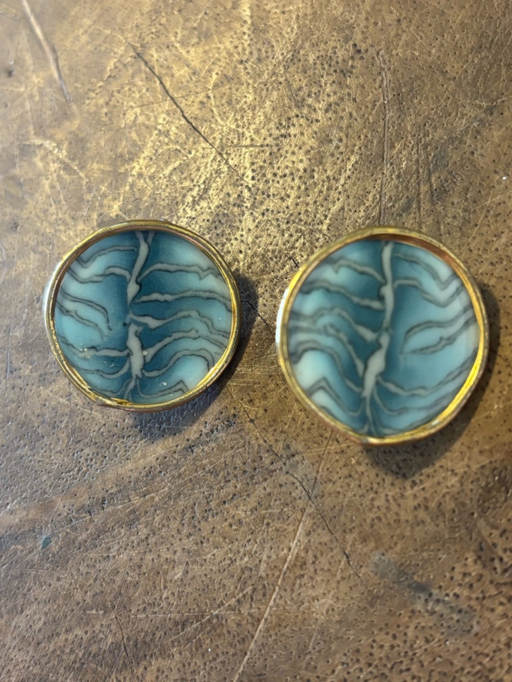 Vintage Blue Marbled Clip On Earrings Gold Tone Abstract Swirl Round Disc Retro